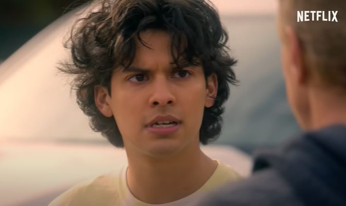 Imagem de Miguel Diaz, personagem da série Cobra Kai, interpretado por Xolo Maridueña.