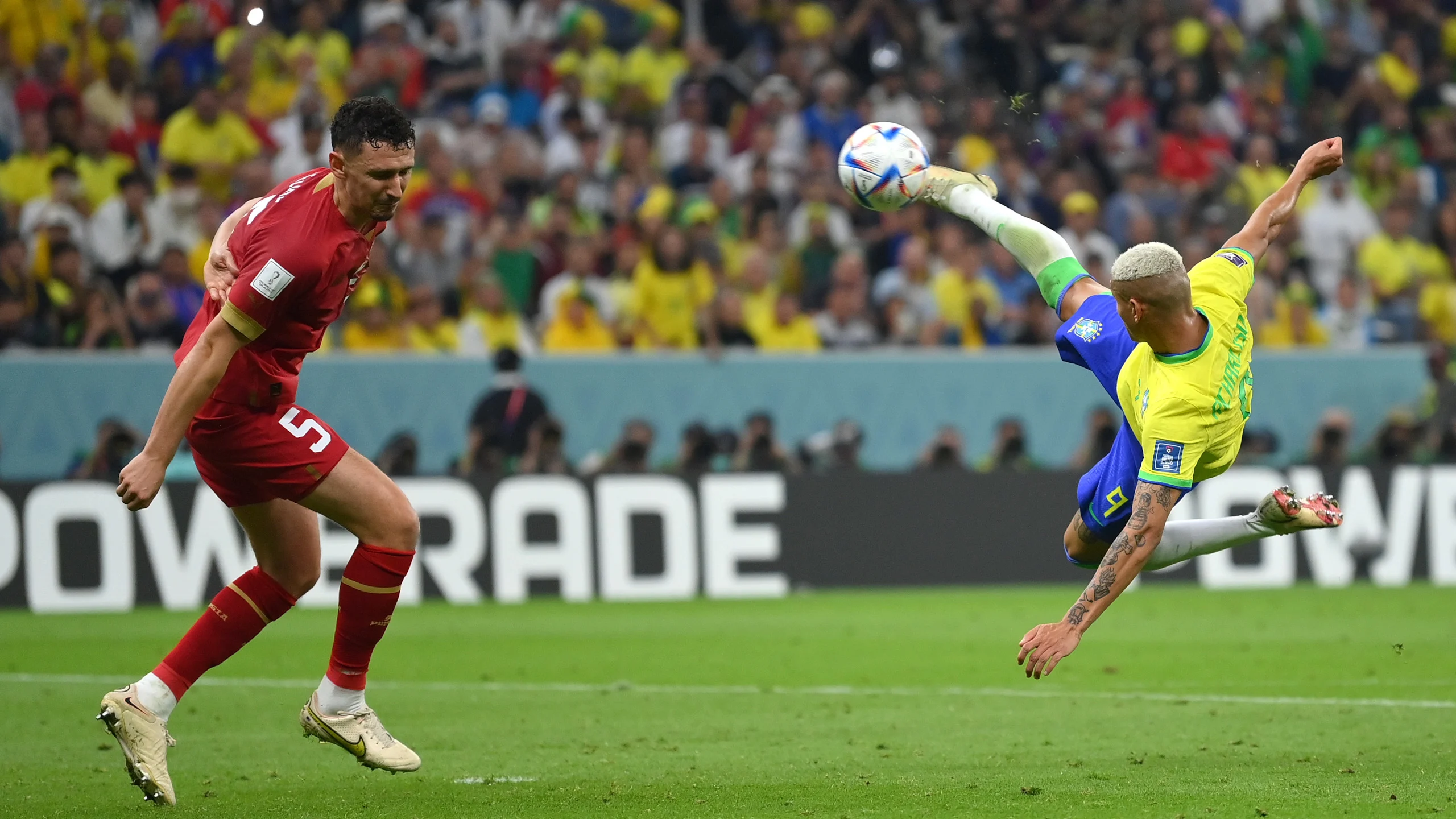 Richarlison faz gol antológico de sua carreira na estreia do Brasil na Copa do Mundo 2022. Créditos: Trivela.