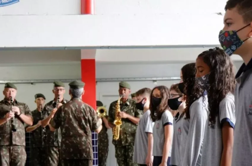  Secretaria de Educação de Joinville procura parcerias para manter o ensino cívico-militar 