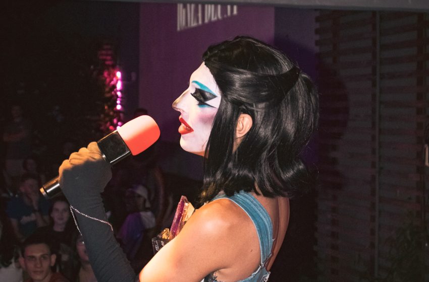  Galláxia ilumina a cena Drag em Joinville entre censura e resistência