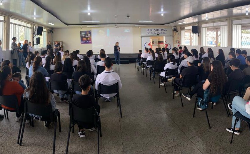 Evento em centro educacional aproxima acadêmicos da comunidade