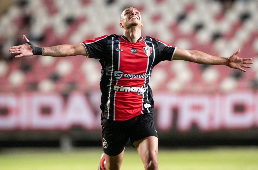 JEC vence o líder Blumenau e garante vaga nas quartas da Copa SC