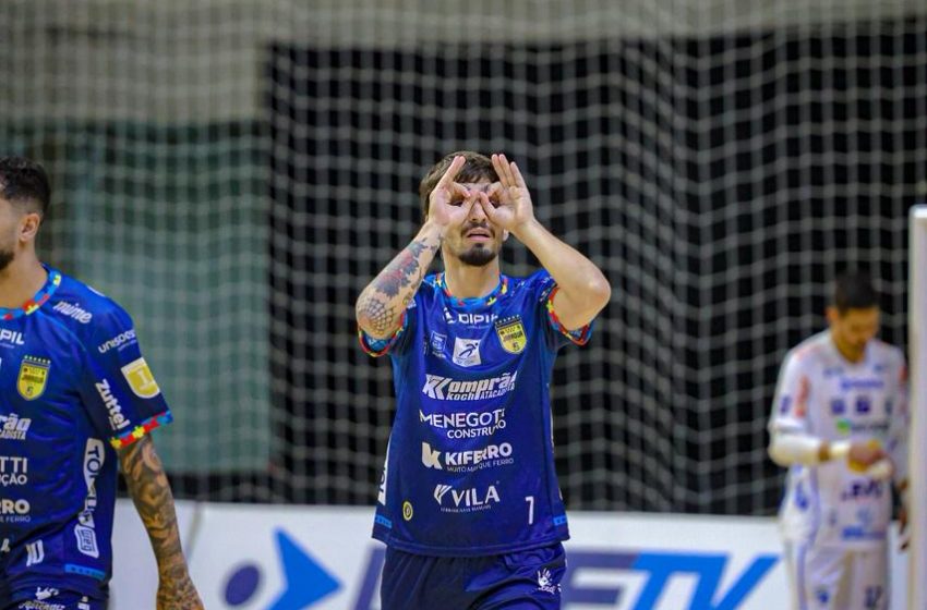  Jaraguá atropela Umuarama por 9 a 2 e assume vice-liderança da LNF