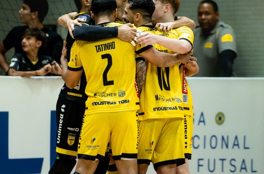  Neném Ribeiro marca no fim e Jaraguá vence a terceira consecutiva na LNF