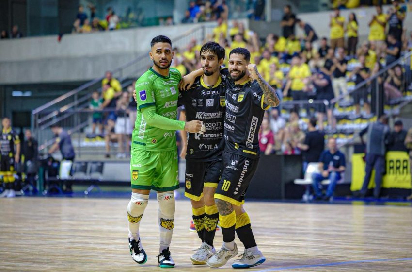  Pedrinho decide e Jaraguá derrota o Corinthians e volta a liderança da LNF